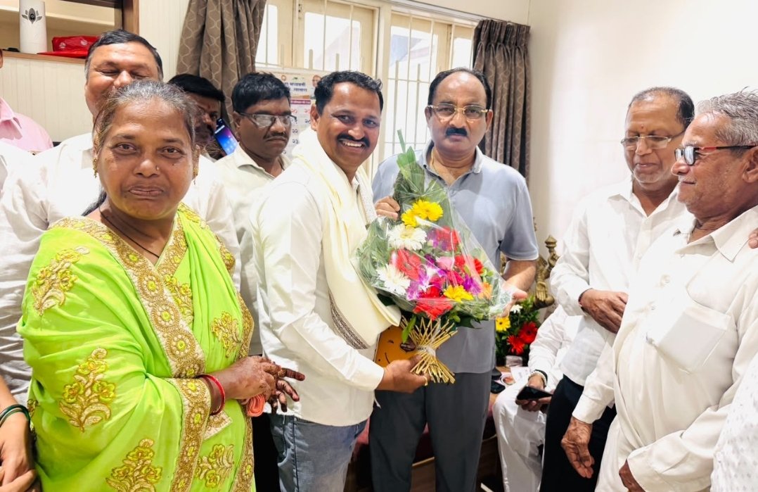 चांदवडीच्या उपसरपंचपदी संतोष शिंदे बिनविरोध; मंत्री मकरंद पाटील, खासदार नितीन पाटील यांच्या हस्ते सत्कार