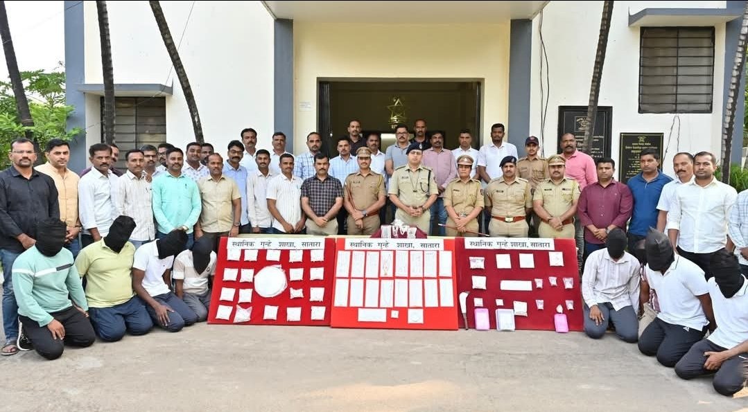 कुरिअरच्या गाडीवर पाळत, तीन बाईकवरून पाठलाग अन् कोयत्याच्या धाकाने कोट्यवधींची लूट!